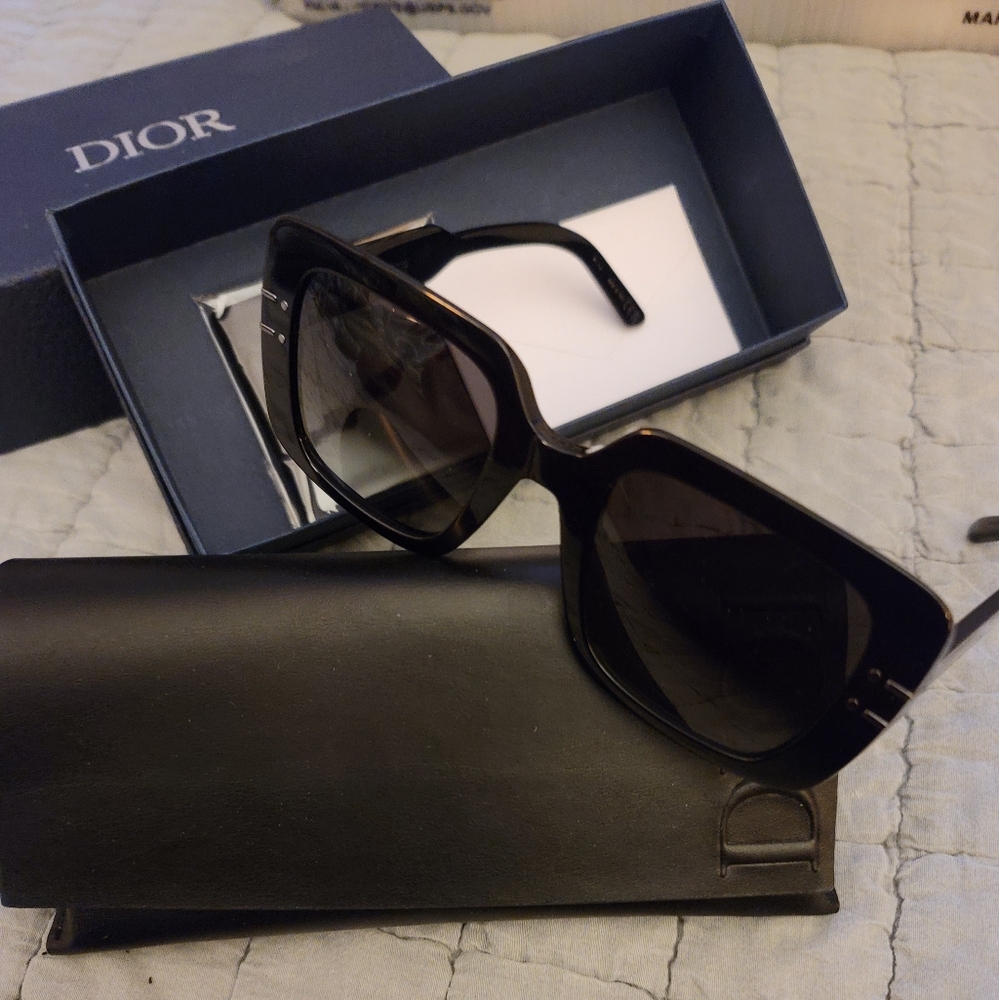 Dior Elegant Black Women's S11l Sunglasses/ Brand New
